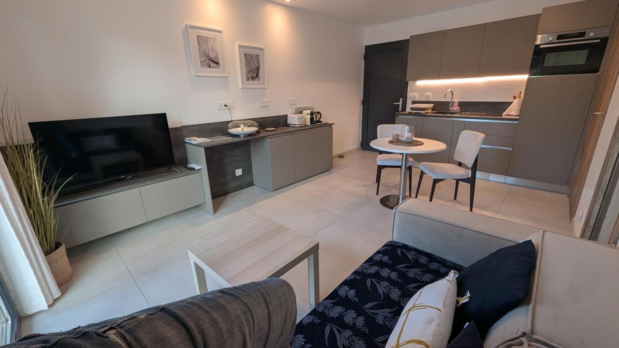 Appartement Luxe Avec Piscine Chauffee & Jacuzzi Prive - Cote D'Azur Roquefort-les-Pins Luaran gambar